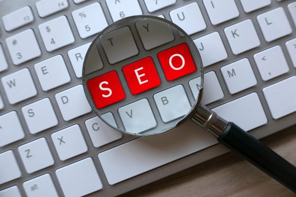 SEO letters in red blocks in a keyboard
